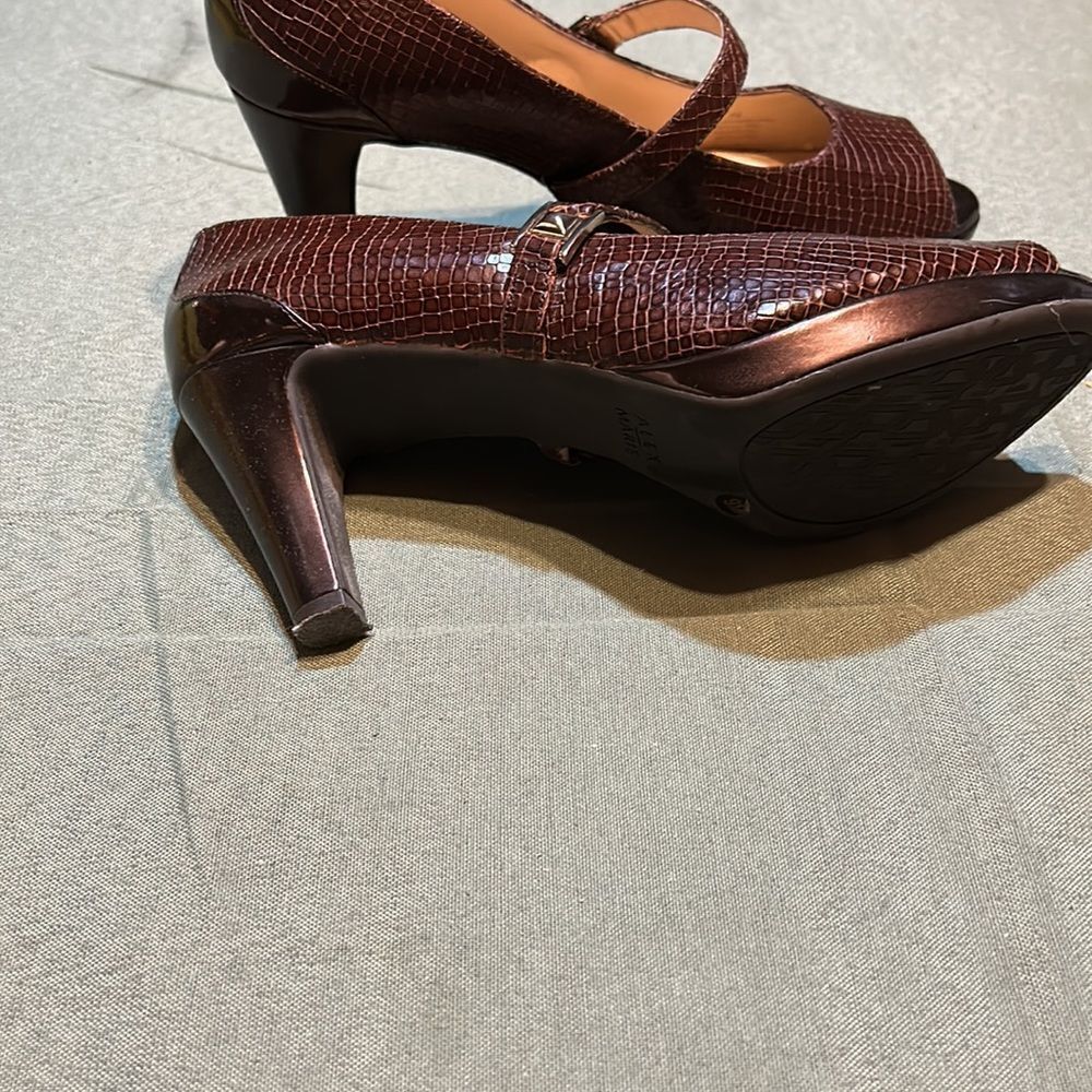 Alex Marie Peep Toe Heals - Picture 6 of 13
